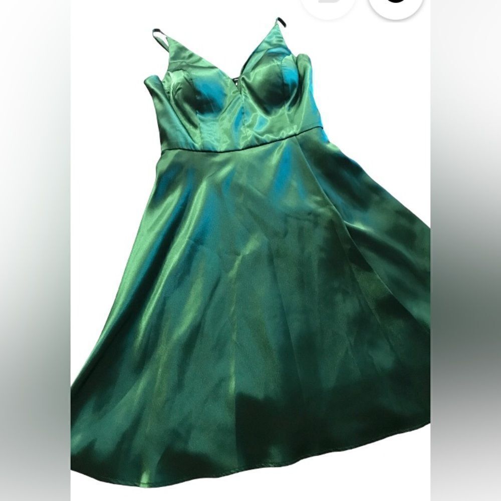 Blonde Nights adorable satin dress lined beautiful back size 1 paid $69